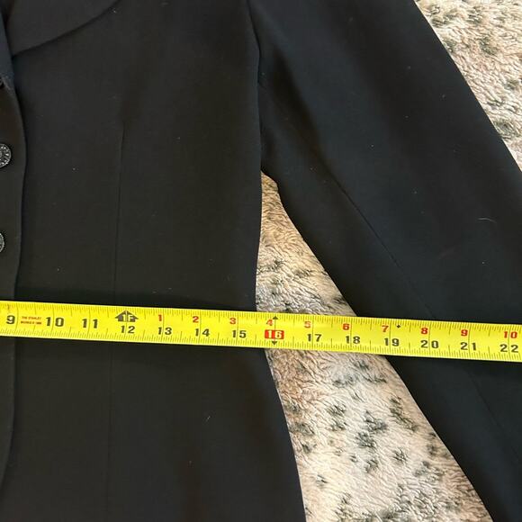 Zelda Fitted Black Jacket, Curved Lapel, Retro 40s/50s Vibe - Picture 7 of 10